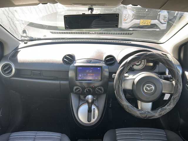 マツダ デミオ 13C スマートエディション 宮崎県 2011(平23)年 11.7万km アルミニウムメタリック 社外ＳＤナビ　ワンセグテレビ　Ｂｌｕｅｔｏｏｔｈ　ＥＴＣ　純正フロアマット　ＡＢＳ　ＣＤチェンジャー　パワーウィンドウ　パワーステアリング