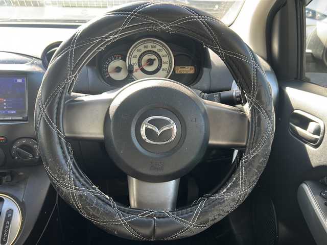 マツダ デミオ 13C スマートエディション 宮崎県 2011(平23)年 11.7万km アルミニウムメタリック 社外ＳＤナビ　ワンセグテレビ　Ｂｌｕｅｔｏｏｔｈ　ＥＴＣ　純正フロアマット　ＡＢＳ　ＣＤチェンジャー　パワーウィンドウ　パワーステアリング