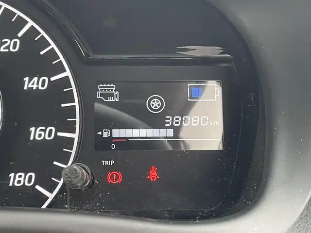 日産 ノート e－パワー メダリスト 愛媛県 2018(平30)年 3.8万km ダークメタルグレー 純正ナビ/純正15インチアルミホイール/純正マット/フルセグテレビ/ABS/横滑り防止/コーナーセンサー/レーンキープアシスト/盗難防止装置/オートライト/衝突被害軽減システム/ドライブレコーダー/Bluetooth