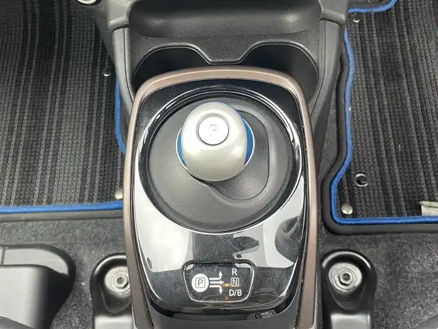 日産 ノート e－パワー メダリスト 愛媛県 2018(平30)年 3.8万km ダークメタルグレー 純正ナビ/純正15インチアルミホイール/純正マット/フルセグテレビ/ABS/横滑り防止/コーナーセンサー/レーンキープアシスト/盗難防止装置/オートライト/衝突被害軽減システム/ドライブレコーダー/Bluetooth