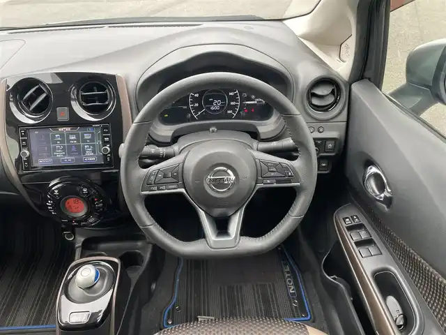 日産 ノート e－パワー メダリスト 愛媛県 2018(平30)年 3.8万km ダークメタルグレー 純正ナビ/純正15インチアルミホイール/純正マット/フルセグテレビ/ABS/横滑り防止/コーナーセンサー/レーンキープアシスト/盗難防止装置/オートライト/衝突被害軽減システム/ドライブレコーダー/Bluetooth
