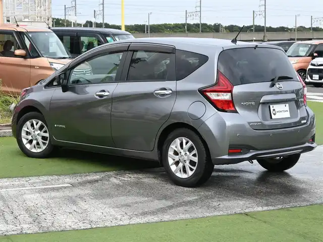 日産 ノート e－パワー メダリスト 千葉県 2018(平30)年 3.9万km ダークメタルグレー エマージェンシーブレーキ/インテリジェントルームミラー/純正SDナビ/地デジTV/【DVD/CD再生機能　Bluetooth接続】/アラウンドビューモニター/革巻きステアリング/ステアリングスイッチ/ETC/LEDヘッドライト/フォグライト/ウインカーミラー/コーナーセンサー/純正15インチアルミホイル/インテリジェントキー