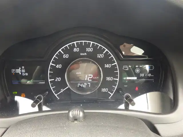 日産 ノート e－パワー メダリスト 千葉県 2018(平30)年 3.9万km ダークメタルグレー エマージェンシーブレーキ/インテリジェントルームミラー/純正SDナビ/地デジTV/【DVD/CD再生機能　Bluetooth接続】/アラウンドビューモニター/革巻きステアリング/ステアリングスイッチ/ETC/LEDヘッドライト/フォグライト/ウインカーミラー/コーナーセンサー/純正15インチアルミホイル/インテリジェントキー