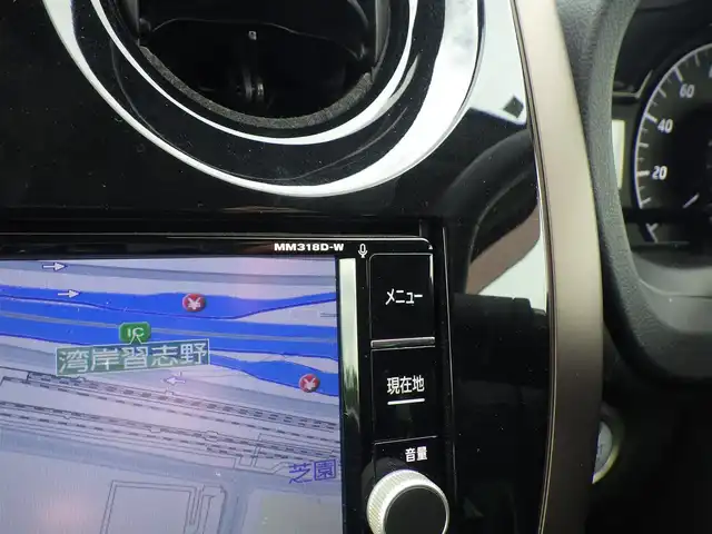 日産 ノート e－パワー メダリスト 千葉県 2018(平30)年 3.9万km ダークメタルグレー エマージェンシーブレーキ/インテリジェントルームミラー/純正SDナビ/地デジTV/【DVD/CD再生機能　Bluetooth接続】/アラウンドビューモニター/革巻きステアリング/ステアリングスイッチ/ETC/LEDヘッドライト/フォグライト/ウインカーミラー/コーナーセンサー/純正15インチアルミホイル/インテリジェントキー