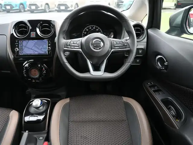 日産 ノート e－パワー メダリスト 千葉県 2018(平30)年 3.9万km ダークメタルグレー エマージェンシーブレーキ/インテリジェントルームミラー/純正SDナビ/地デジTV/【DVD/CD再生機能　Bluetooth接続】/アラウンドビューモニター/革巻きステアリング/ステアリングスイッチ/ETC/LEDヘッドライト/フォグライト/ウインカーミラー/コーナーセンサー/純正15インチアルミホイル/インテリジェントキー