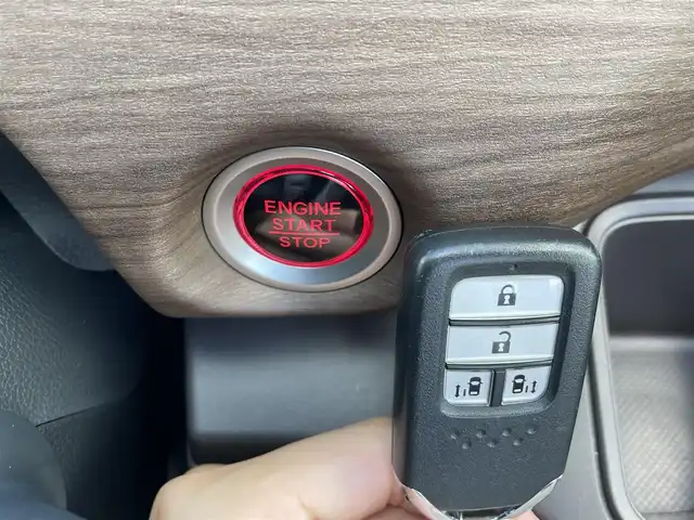 ホンダ フリード＋ G ホンダセンシング 鹿児島県 2021(令3)年 2.5万km プラチナホワイトパール ホンダセンシング/純正ナビVXM-214VFi/（フルセグTV/Bluetooth）/バックカメラ/両側パワースライドドア/レーダークルーズコントロール/LEDヘッドライト/シートヒーター/スマートキー/ETC