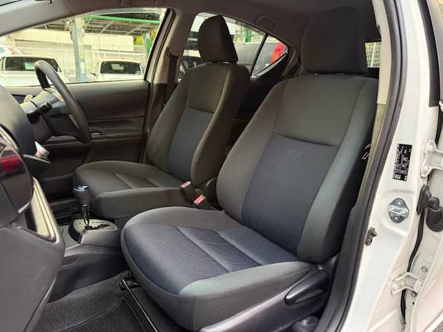 トヨタ アクア S 大阪府 2015(平27)年 4.3万km スーパーホワイトⅡ /禁煙車//純正ＳＤナビ(NSCP-W64)//SD/CD/TV/BT/AUX//バックカメラ//前後ドライブレコーダー(TZ-D205W)//プッシュスタートボタン//ビルトインＥＴＣ//オートライト//社外アルミホイール//スマートキー//スペアキー//AAC//純正フロアマット