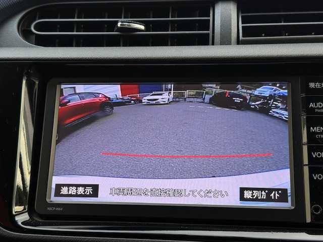 トヨタ アクア S 大阪府 2015(平27)年 4.3万km スーパーホワイトⅡ /禁煙車//純正ＳＤナビ(NSCP-W64)//SD/CD/TV/BT/AUX//バックカメラ//前後ドライブレコーダー(TZ-D205W)//プッシュスタートボタン//ビルトインＥＴＣ//オートライト//社外アルミホイール//スマートキー//スペアキー//AAC//純正フロアマット