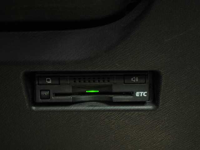 トヨタ アクア S 大阪府 2015(平27)年 4.3万km スーパーホワイトⅡ /禁煙車//純正ＳＤナビ(NSCP-W64)//SD/CD/TV/BT/AUX//バックカメラ//前後ドライブレコーダー(TZ-D205W)//プッシュスタートボタン//ビルトインＥＴＣ//オートライト//社外アルミホイール//スマートキー//スペアキー//AAC//純正フロアマット