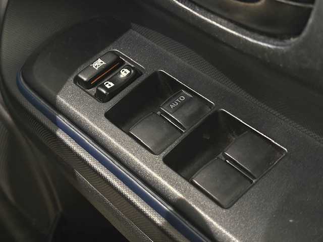 トヨタ アクア S 大阪府 2015(平27)年 4.3万km スーパーホワイトⅡ /禁煙車//純正ＳＤナビ(NSCP-W64)//SD/CD/TV/BT/AUX//バックカメラ//前後ドライブレコーダー(TZ-D205W)//プッシュスタートボタン//ビルトインＥＴＣ//オートライト//社外アルミホイール//スマートキー//スペアキー//AAC//純正フロアマット