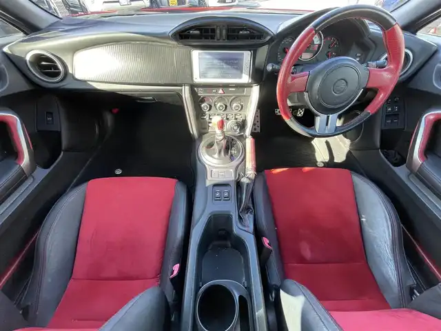 トヨタ ８６ GT リミテッド 愛知県 2013(平25)年 11.2万km ライトニングレッド 純正ＳＤナビ　/Ｂカメラ　/ＴＶ　/ＢＴ　/プッシュスタート　/ＥＴＣ　/前席シートヒーター　/パドルシフト　/革ハンドル　/純正フロアマット　/ドアバイザー　/スペアキー　/純正１７インチＡＷ