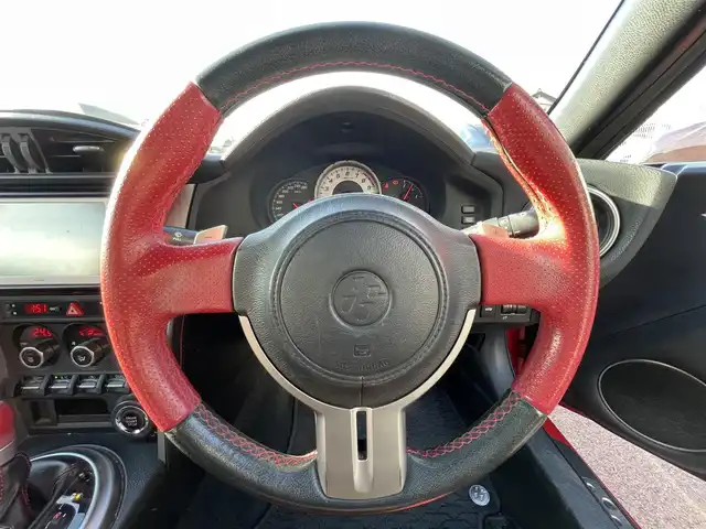 トヨタ ８６ GT リミテッド 愛知県 2013(平25)年 11.2万km ライトニングレッド 純正ＳＤナビ　/Ｂカメラ　/ＴＶ　/ＢＴ　/プッシュスタート　/ＥＴＣ　/前席シートヒーター　/パドルシフト　/革ハンドル　/純正フロアマット　/ドアバイザー　/スペアキー　/純正１７インチＡＷ