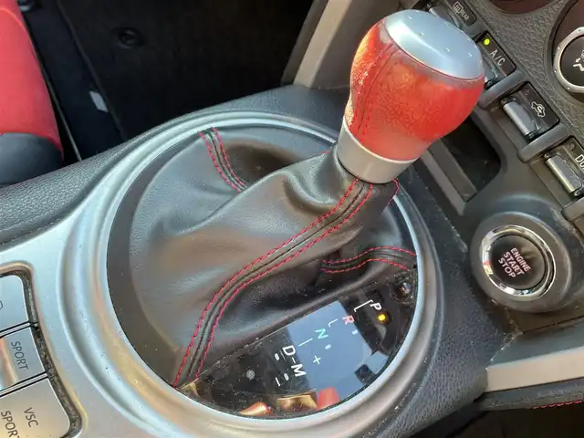 トヨタ ８６ GT リミテッド 愛知県 2013(平25)年 11.2万km ライトニングレッド 純正ＳＤナビ　/Ｂカメラ　/ＴＶ　/ＢＴ　/プッシュスタート　/ＥＴＣ　/前席シートヒーター　/パドルシフト　/革ハンドル　/純正フロアマット　/ドアバイザー　/スペアキー　/純正１７インチＡＷ