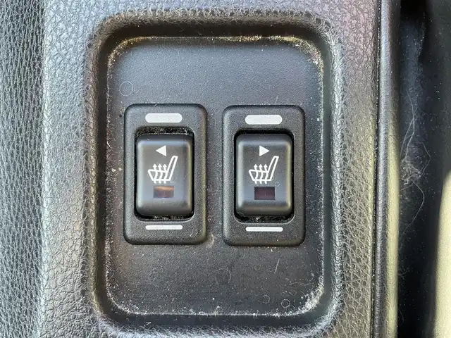 トヨタ ８６ GT リミテッド 愛知県 2013(平25)年 11.2万km ライトニングレッド 純正ＳＤナビ　/Ｂカメラ　/ＴＶ　/ＢＴ　/プッシュスタート　/ＥＴＣ　/前席シートヒーター　/パドルシフト　/革ハンドル　/純正フロアマット　/ドアバイザー　/スペアキー　/純正１７インチＡＷ