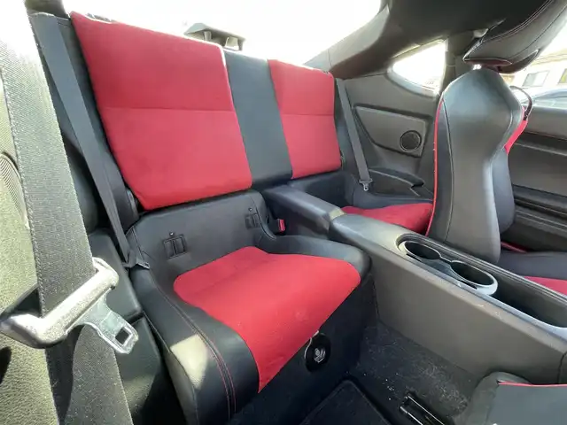 トヨタ ８６ GT リミテッド 愛知県 2013(平25)年 11.2万km ライトニングレッド 純正ＳＤナビ　/Ｂカメラ　/ＴＶ　/ＢＴ　/プッシュスタート　/ＥＴＣ　/前席シートヒーター　/パドルシフト　/革ハンドル　/純正フロアマット　/ドアバイザー　/スペアキー　/純正１７インチＡＷ