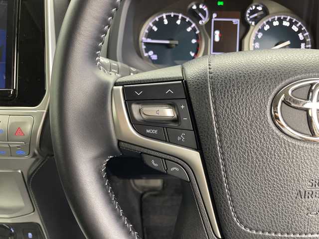 トヨタ ランドクルーザー プラド TX Lパッケージ ブラックED 鹿児島県 2023(令5)年 1.2万km ホワイトパールクリスタルシャイン サンルーフ/トヨタセーフティセンス/純正SDナビ/(フルセグ/Bluetooth/HDMI/CD/DVD/AM/FM)/バックカメラ/シートヒーター/パワーシート/ルーフレール/オートハイビーム/コーナーセンサー/LEDヘッドライト/純正アルミホイール/純正フロアマット/レーダークルーズコントロール/ヘッドライトウォッシャー/前後ドライブレコーダー/ハンズフリー/４WD