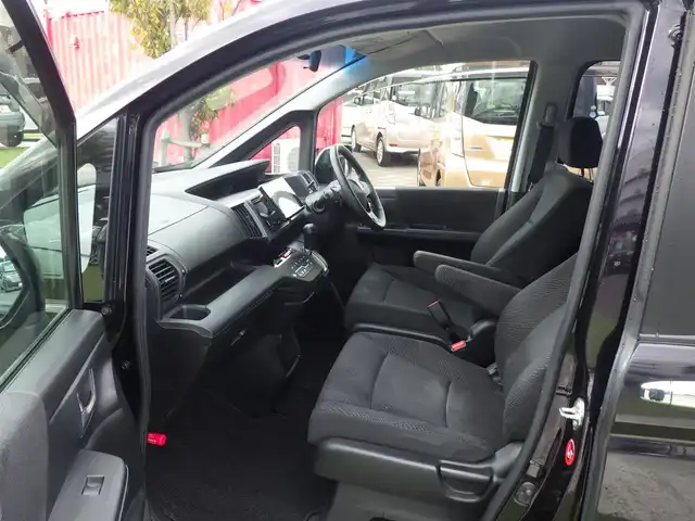 ホンダ ステップワゴン スパーダ Z 千葉県 2011(平23)年 5万km プレミアムブラキッシュパール 社外メモリーナビ/地デジTV/【DVD/CD再生機能　Bluetooth接続】/バックカメラ/革巻きステアリング/パドルシフト/ETC/HIDヘッドライト/フォグライト/ウインカーミラー/社外18インチアルミホイル/スマートキー