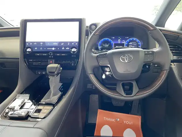 トヨタ アルファード Z 福島県 2025(令7)年 0.1千km ゴールド ワンオーナー/純正14インチディスプレイオーディオ/AM/FM/BT/USB/HDMI/フルセグTV/トヨタセーフティセンス/トヨタ チームメイト/左右独立ムーンルーフ/ユニバーサルステップ/パノラミックビューモニター/ブラインドスポットモニター/クリアランスソナー/デジタルインナーミラー/カラーヘッドアップディスプレイ/レーダークルーズコントロール/黒レザーシート/パワーシート/シートヒーター/エアシート/ステアリングヒーター/ステアリングリモコン/オートハイビーム/3眼LEDヘッドライト/ビルトインETC 2.0/置くだけ充電