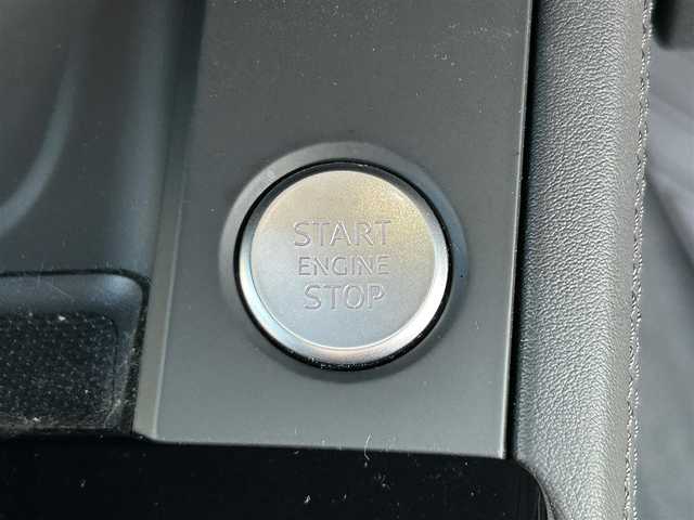 アウディ Ａ４ アバント 35TDI アドバンスド 東京都 2022(令4)年 0.7万km 白 ワンオーナー/Audi Safety & Driver Assistance/・アウディプレセンス/・サイドアシスト/・パークアシスト/・アクティブレーンアシスト/・トラフィックジャムアシスト/・サラウンドビューカメラ/プッシュスタート/アイドリングストップ/パドルシフト/純正ナビ/ETC2.0/前後ドライブレコーダー/ルーフレール/レザーシート/パワーシート/運転席シートメモリー機能/シートヒーター/オートマチックテールゲート/LEDヘッドライト/オートライト/17インチ純正アルミホイール