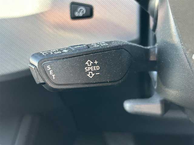 アウディ Ａ４ アバント 35TDI アドバンスド 東京都 2022(令4)年 0.7万km 白 ワンオーナー/Audi Safety & Driver Assistance/・アウディプレセンス/・サイドアシスト/・パークアシスト/・アクティブレーンアシスト/・トラフィックジャムアシスト/・サラウンドビューカメラ/プッシュスタート/アイドリングストップ/パドルシフト/純正ナビ/ETC2.0/前後ドライブレコーダー/ルーフレール/レザーシート/パワーシート/運転席シートメモリー機能/シートヒーター/オートマチックテールゲート/LEDヘッドライト/オートライト/17インチ純正アルミホイール