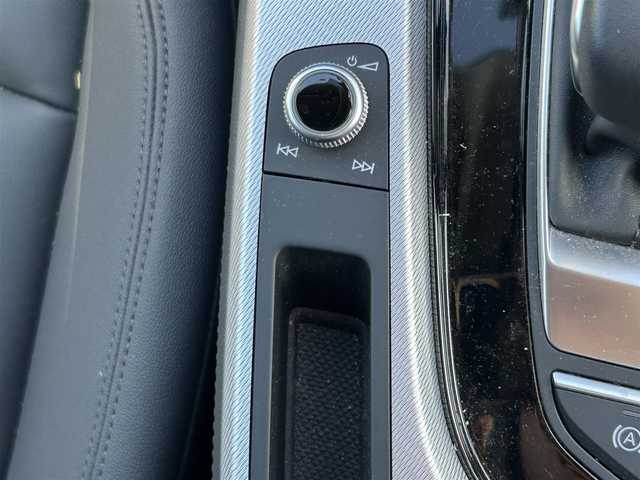 アウディ Ａ４ アバント 35TDI アドバンスド 東京都 2022(令4)年 0.7万km 白 ワンオーナー/Audi Safety & Driver Assistance/・アウディプレセンス/・サイドアシスト/・パークアシスト/・アクティブレーンアシスト/・トラフィックジャムアシスト/・サラウンドビューカメラ/プッシュスタート/アイドリングストップ/パドルシフト/純正ナビ/ETC2.0/前後ドライブレコーダー/ルーフレール/レザーシート/パワーシート/運転席シートメモリー機能/シートヒーター/オートマチックテールゲート/LEDヘッドライト/オートライト/17インチ純正アルミホイール