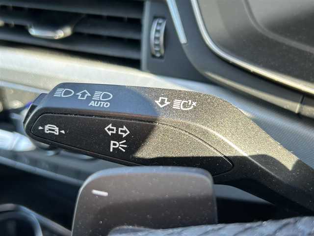 アウディ Ａ４ アバント 35TDI アドバンスド 東京都 2022(令4)年 0.7万km 白 ワンオーナー/Audi Safety & Driver Assistance/・アウディプレセンス/・サイドアシスト/・パークアシスト/・アクティブレーンアシスト/・トラフィックジャムアシスト/・サラウンドビューカメラ/プッシュスタート/アイドリングストップ/パドルシフト/純正ナビ/ETC2.0/前後ドライブレコーダー/ルーフレール/レザーシート/パワーシート/運転席シートメモリー機能/シートヒーター/オートマチックテールゲート/LEDヘッドライト/オートライト/17インチ純正アルミホイール