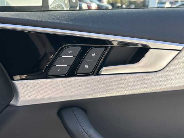 アウディ Ａ４ アバント 35TDI アドバンスド 東京都 2022(令4)年 0.7万km 白 ワンオーナー/Audi Safety & Driver Assistance/・アウディプレセンス/・サイドアシスト/・パークアシスト/・アクティブレーンアシスト/・トラフィックジャムアシスト/・サラウンドビューカメラ/プッシュスタート/アイドリングストップ/パドルシフト/純正ナビ/ETC2.0/前後ドライブレコーダー/ルーフレール/レザーシート/パワーシート/運転席シートメモリー機能/シートヒーター/オートマチックテールゲート/LEDヘッドライト/オートライト/17インチ純正アルミホイール