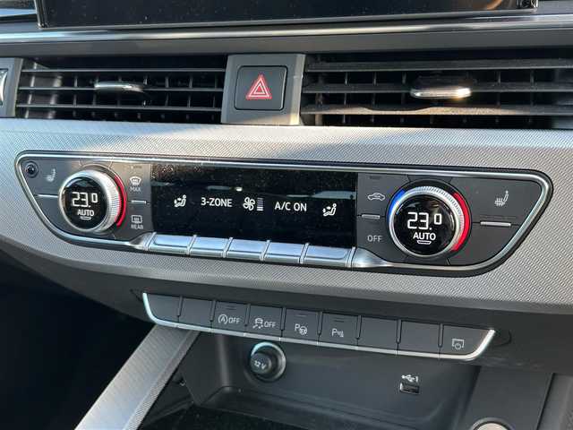 アウディ Ａ４ アバント 35TDI アドバンスド 東京都 2022(令4)年 0.7万km 白 ワンオーナー/Audi Safety & Driver Assistance/・アウディプレセンス/・サイドアシスト/・パークアシスト/・アクティブレーンアシスト/・トラフィックジャムアシスト/・サラウンドビューカメラ/プッシュスタート/アイドリングストップ/パドルシフト/純正ナビ/ETC2.0/前後ドライブレコーダー/ルーフレール/レザーシート/パワーシート/運転席シートメモリー機能/シートヒーター/オートマチックテールゲート/LEDヘッドライト/オートライト/17インチ純正アルミホイール