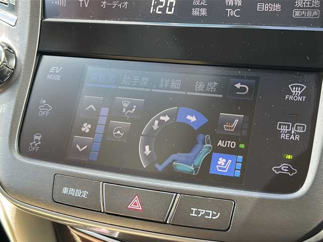 トヨタ クラウン マジェスタ Fバージョン 福岡県 2017(平29)年 7.7万km ホワイトパールクリスタルシャイン ・OPベージュシート/・メーカーナビ/-BT/ワンセグTV/CD/DVD/ブルーレイ/USB/SD/HUX/FM/AM/・バックカメラ/・運転席メモリシート/・全席パワーシート/シートヒーター/・前席エアシート/・ハンドルヒーター/・電動チルト/テレスコピックステアリング/・レーダークルーズコントロール/・BSM/・純正ドライブレコーダー【DRD-H66】/・レーダー探知機/・車線逸脱警報/・衝突軽減ブレーキ/・ETC２．０/・サンシェード/・ISOFIX/・LEDヘッドライト/・純正アルミ18インチ/・純正フロアマット/・オートライト