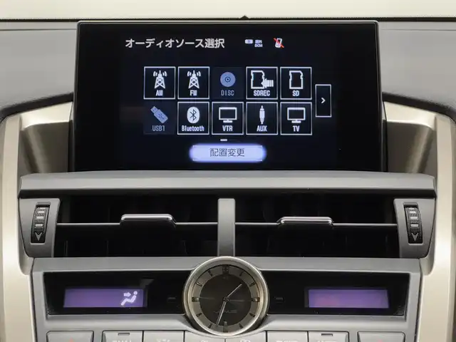 レクサス ＮＸ 300h Iパッケージ 島根県 2015(平27)年 5.4万km ソニッククォーツ ハイブリッド/FF/MTモード付フロアCVT/純正 7型ナビ/（AM/FM/CD/DVD/Blu-ray/SDREC/SD/USB/Bluetooth/VTR/AUX/TV）/バックガイド & サイドモニター/ドライブレコーダー 前方/ビルトイン ETC/安全装備/・【OP】クリアランスソナー & バックソナー/・電子制御パーキングブレーキ/・横滑り防止機能/装備/・【OP】パワーバックドア/・黒レザー（L-tex）シート/・シートヒーター（D/N）/・ステアリングヒーター/・パワーシート（D8way&電動ランバーサポート/N8way）/・クルーズコントロール/・3眼LEDヘッドライト/・オートライトシステム/・電動チルト & テレスコピック ステアリングコラム/・左右独立オートエアコン/・【OP】225/60R18タイヤ & 18 x 7.5J AW/・【OP】スペアタイヤ（応急用タイヤ）/・プッシュスタート/・予備スマートキーx1