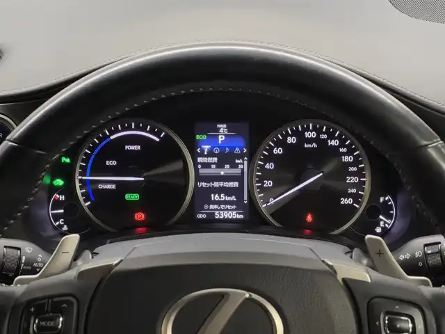 レクサス ＮＸ 300h Iパッケージ 島根県 2015(平27)年 5.4万km ソニッククォーツ ハイブリッド/FF/MTモード付フロアCVT/純正 7型ナビ/（AM/FM/CD/DVD/Blu-ray/SDREC/SD/USB/Bluetooth/VTR/AUX/TV）/バックガイド & サイドモニター/ドライブレコーダー 前方/ビルトイン ETC/安全装備/・【OP】クリアランスソナー & バックソナー/・電子制御パーキングブレーキ/・横滑り防止機能/装備/・【OP】パワーバックドア/・黒レザー（L-tex）シート/・シートヒーター（D/N）/・ステアリングヒーター/・パワーシート（D8way&電動ランバーサポート/N8way）/・クルーズコントロール/・3眼LEDヘッドライト/・オートライトシステム/・電動チルト & テレスコピック ステアリングコラム/・左右独立オートエアコン/・【OP】225/60R18タイヤ & 18 x 7.5J AW/・【OP】スペアタイヤ（応急用タイヤ）/・プッシュスタート/・予備スマートキーx1