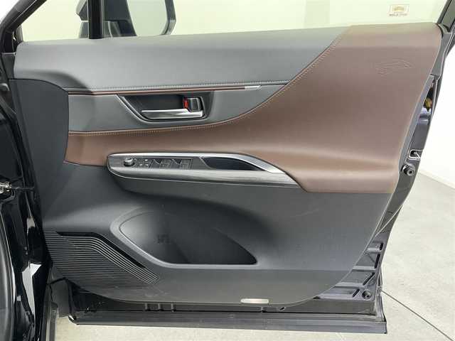 トヨタ ハリアー G 富山県 2022(令4)年 4.5万km ブラック 純正ディスプレイオーディオ（AM/FM/BT/USB）/バックカメラ/ドライブレコーダー/デジタルインナーミラー/ハーフレザーシート/衝突被害軽減システム/レーダークルーズコントロール/レーンキープアシスト/コーナーセンサー/横滑り防止装置/オートLEDライト/フォグライト/社外アルミホイール/純正フロアマット/革巻きステアリング/ステアリングスイッチ/スマートキー
