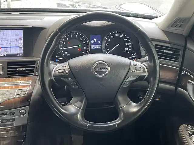 日産 シーマ ハイブリッド VIP 愛知県 2014(平26)年 11.9万km スーパーブラック サンルーフ/レザーシート/前席シートヒーター/前席シートベンチレーション/前席シパワーシート/運転席メモリシート/助手席オットマン/メーカーナビ/・地デジテTV/DVD/バックカメラ/ETC/レーダークルーズコントロール/左右独立エアコン/純正18インチAW/社外AWスタッドレスタイヤ積み込み（245/50/R18）/スペアタイヤ/HIDヘッドランプ/電動リヤサンシェード/スマートキー＆プッシュスタート/電動チルトステアリング