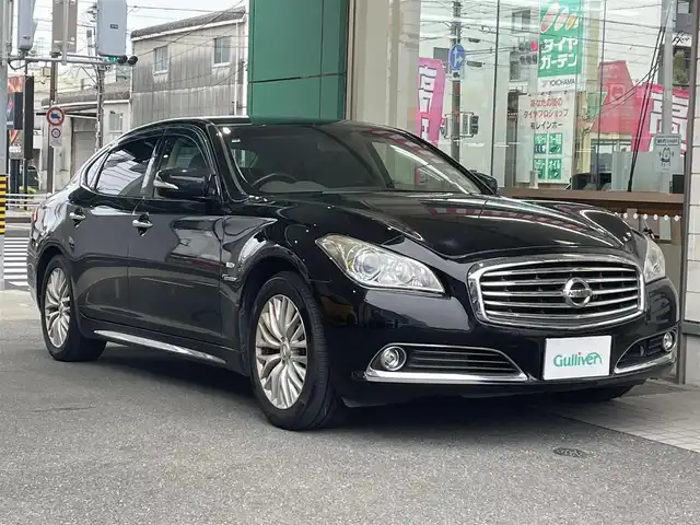 日産 シーマ ハイブリッド VIP 愛知県 2014(平26)年 11.9万km スーパーブラック サンルーフ/レザーシート/前席シートヒーター/前席シートベンチレーション/前席シパワーシート/運転席メモリシート/助手席オットマン/メーカーナビ/・地デジテTV/DVD/バックカメラ/ETC/レーダークルーズコントロール/左右独立エアコン/純正18インチAW/社外AWスタッドレスタイヤ積み込み（245/50/R18）/スペアタイヤ/HIDヘッドランプ/電動リヤサンシェード/スマートキー＆プッシュスタート/電動チルトステアリング