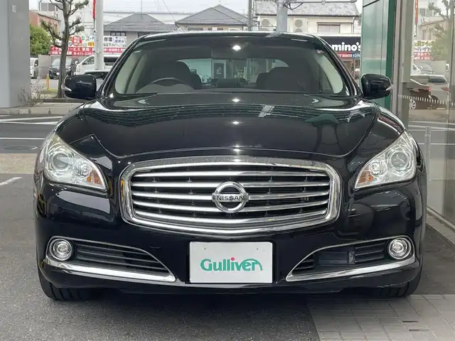 日産 シーマ ハイブリッド VIP 愛知県 2014(平26)年 11.9万km スーパーブラック サンルーフ/レザーシート/前席シートヒーター/前席シートベンチレーション/前席シパワーシート/運転席メモリシート/助手席オットマン/メーカーナビ/・地デジテTV/DVD/バックカメラ/ETC/レーダークルーズコントロール/左右独立エアコン/純正18インチAW/社外AWスタッドレスタイヤ積み込み（245/50/R18）/スペアタイヤ/HIDヘッドランプ/電動リヤサンシェード/スマートキー＆プッシュスタート/電動チルトステアリング