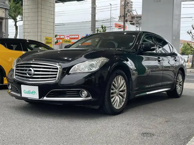 日産 シーマ ハイブリッド VIP 愛知県 2014(平26)年 11.9万km スーパーブラック サンルーフ/レザーシート/前席シートヒーター/前席シートベンチレーション/前席シパワーシート/運転席メモリシート/助手席オットマン/メーカーナビ/・地デジテTV/DVD/バックカメラ/ETC/レーダークルーズコントロール/左右独立エアコン/純正18インチAW/社外AWスタッドレスタイヤ積み込み（245/50/R18）/スペアタイヤ/HIDヘッドランプ/電動リヤサンシェード/スマートキー＆プッシュスタート/電動チルトステアリング