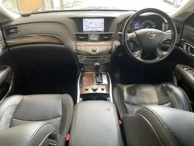 日産 シーマ ハイブリッド VIP 愛知県 2014(平26)年 11.9万km スーパーブラック サンルーフ/レザーシート/前席シートヒーター/前席シートベンチレーション/前席シパワーシート/運転席メモリシート/助手席オットマン/メーカーナビ/・地デジテTV/DVD/バックカメラ/ETC/レーダークルーズコントロール/左右独立エアコン/純正18インチAW/社外AWスタッドレスタイヤ積み込み（245/50/R18）/スペアタイヤ/HIDヘッドランプ/電動リヤサンシェード/スマートキー＆プッシュスタート/電動チルトステアリング
