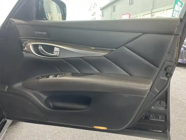 日産 シーマ ハイブリッド VIP 愛知県 2014(平26)年 11.9万km スーパーブラック サンルーフ/レザーシート/前席シートヒーター/前席シートベンチレーション/前席シパワーシート/運転席メモリシート/助手席オットマン/メーカーナビ/・地デジテTV/DVD/バックカメラ/ETC/レーダークルーズコントロール/左右独立エアコン/純正18インチAW/社外AWスタッドレスタイヤ積み込み（245/50/R18）/スペアタイヤ/HIDヘッドランプ/電動リヤサンシェード/スマートキー＆プッシュスタート/電動チルトステアリング