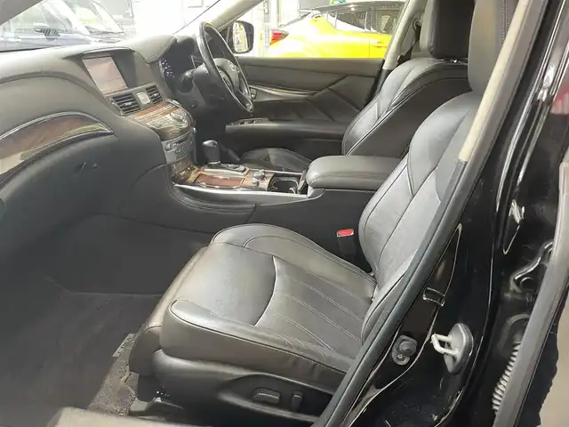 日産 シーマ ハイブリッド VIP 愛知県 2014(平26)年 11.9万km スーパーブラック サンルーフ/レザーシート/前席シートヒーター/前席シートベンチレーション/前席シパワーシート/運転席メモリシート/助手席オットマン/メーカーナビ/・地デジテTV/DVD/バックカメラ/ETC/レーダークルーズコントロール/左右独立エアコン/純正18インチAW/社外AWスタッドレスタイヤ積み込み（245/50/R18）/スペアタイヤ/HIDヘッドランプ/電動リヤサンシェード/スマートキー＆プッシュスタート/電動チルトステアリング
