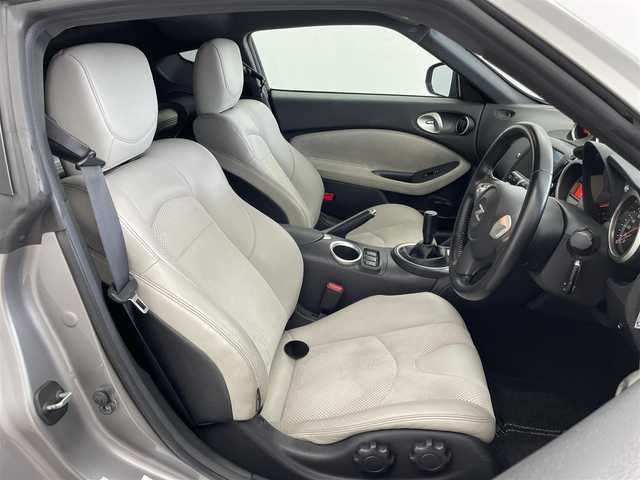 日産 フェアレディ Ｚ バージョンST 埼玉県 2009(平21)年 7.8万km ブレードシルバー 純正ナビ　バックカメラ　ＢＯＳＥサウンド　グレーレザーシート　シートヒーター　ＤＶＤ　オートライト　スマートキー　純正アルミホイール　純正フロアマット　オートエアコン　プッシュスタート　地デジＴＶ