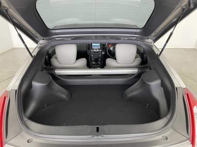 日産 フェアレディ Ｚ バージョンST 埼玉県 2009(平21)年 7.8万km ブレードシルバー 純正ナビ　バックカメラ　ＢＯＳＥサウンド　グレーレザーシート　シートヒーター　ＤＶＤ　オートライト　スマートキー　純正アルミホイール　純正フロアマット　オートエアコン　プッシュスタート　地デジＴＶ