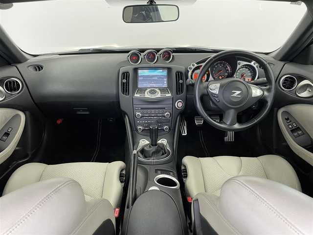 日産 フェアレディ Ｚ バージョンST 埼玉県 2009(平21)年 7.8万km ブレードシルバー 純正ナビ　バックカメラ　ＢＯＳＥサウンド　グレーレザーシート　シートヒーター　ＤＶＤ　オートライト　スマートキー　純正アルミホイール　純正フロアマット　オートエアコン　プッシュスタート　地デジＴＶ