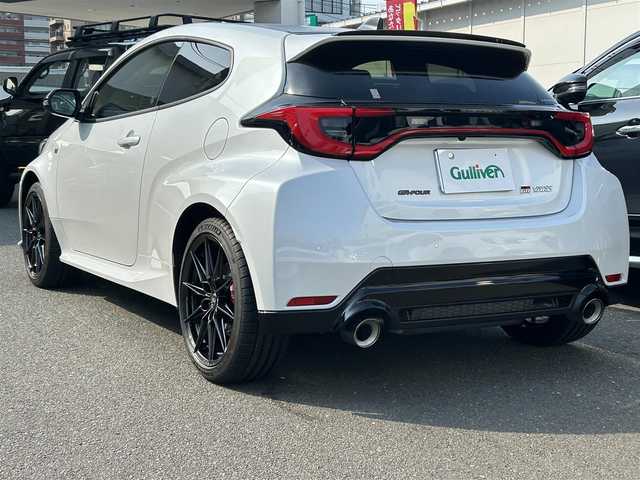 トヨタ ＧＲヤリス RZ ハイパフォーマンス 福岡県 2025(令7)年 0.1万km未満 プラチナホワイトパールマイカ ワンオーナー/純正メモリーナビ/純正USB/BT/Miracast/JBLサウンド/バックモニター/レーダークルーズコントロール/純正18インチAW/LEDヘッドライト/ハーフレザーシート/前席シートヒーター/ステアリングヒーター/ビルトインETC/トヨタセーフティセンス/コーナーセンサー/オートハイビーム/オート電格ミラー/プッシュスタート/スペアキー/保証書/取扱説明書