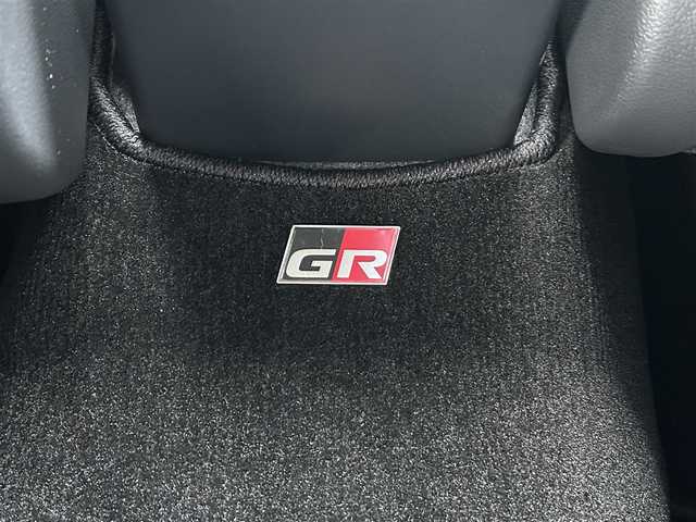トヨタ ＧＲヤリス RZ ハイパフォーマンス 福岡県 2025(令7)年 0.1万km未満 プラチナホワイトパールマイカ ワンオーナー/純正メモリーナビ/純正USB/BT/Miracast/JBLサウンド/バックモニター/レーダークルーズコントロール/純正18インチAW/LEDヘッドライト/ハーフレザーシート/前席シートヒーター/ステアリングヒーター/ビルトインETC/トヨタセーフティセンス/コーナーセンサー/オートハイビーム/オート電格ミラー/プッシュスタート/スペアキー/保証書/取扱説明書