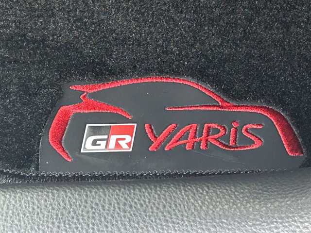 トヨタ ＧＲヤリス RZ ハイパフォーマンス 福岡県 2025(令7)年 0.1万km未満 プラチナホワイトパールマイカ ワンオーナー/純正メモリーナビ/純正USB/BT/Miracast/JBLサウンド/バックモニター/レーダークルーズコントロール/純正18インチAW/LEDヘッドライト/ハーフレザーシート/前席シートヒーター/ステアリングヒーター/ビルトインETC/トヨタセーフティセンス/コーナーセンサー/オートハイビーム/オート電格ミラー/プッシュスタート/スペアキー/保証書/取扱説明書