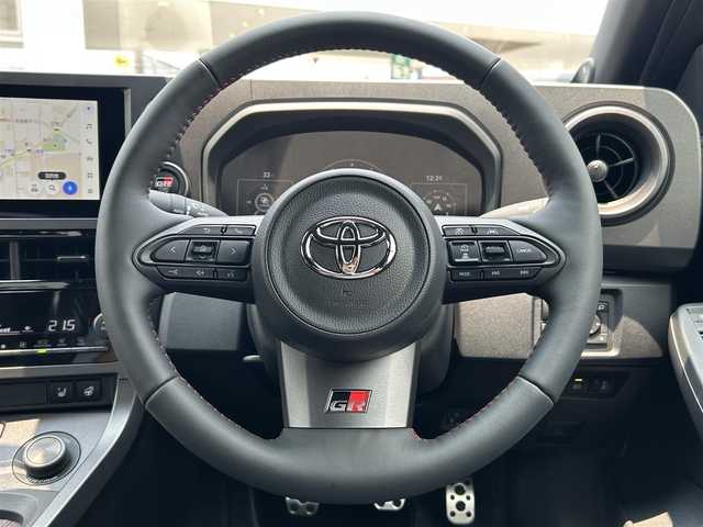 トヨタ ＧＲヤリス RZ ハイパフォーマンス 福岡県 2025(令7)年 0.1万km未満 プラチナホワイトパールマイカ ワンオーナー/純正メモリーナビ/純正USB/BT/Miracast/JBLサウンド/バックモニター/レーダークルーズコントロール/純正18インチAW/LEDヘッドライト/ハーフレザーシート/前席シートヒーター/ステアリングヒーター/ビルトインETC/トヨタセーフティセンス/コーナーセンサー/オートハイビーム/オート電格ミラー/プッシュスタート/スペアキー/保証書/取扱説明書