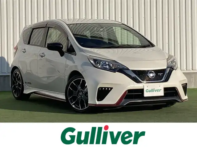 日産 ノート ニスモS 香川県 2017(平29)年 6.7万km ホワイト 純正メモリナビ（MM317D-W ）/・Bluetooth接続/・フルセグTV/・AM/FM/・CD/DVD/バックカメラ/LEDヘッドライト/純正17インチアルミホイール/純正ドアバイザー/純正フロアマット/ETC/プッシュスタート/スマートキー/HKSマフラー/HR16DEエンジン（ニスモ専用チューン）/車速感応電動パワーステアリング/ニスモ専用フロアバンパー/ニスモ専用チューニングスポーツサスペンション/ニスモ専用アルミ製アクセル・ブレーキ・クラッチペダル・アルミ製フットレスト/５MT