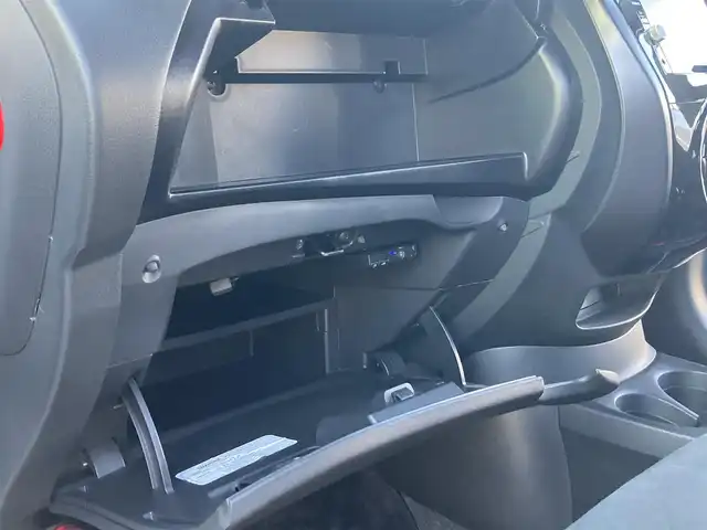 日産 ノート ニスモS 香川県 2017(平29)年 6.7万km ホワイト 純正メモリナビ（MM317D-W ）/・Bluetooth接続/・フルセグTV/・AM/FM/・CD/DVD/バックカメラ/LEDヘッドライト/純正17インチアルミホイール/純正ドアバイザー/純正フロアマット/ETC/プッシュスタート/スマートキー/HKSマフラー/HR16DEエンジン（ニスモ専用チューン）/車速感応電動パワーステアリング/ニスモ専用フロアバンパー/ニスモ専用チューニングスポーツサスペンション/ニスモ専用アルミ製アクセル・ブレーキ・クラッチペダル・アルミ製フットレスト/５MT