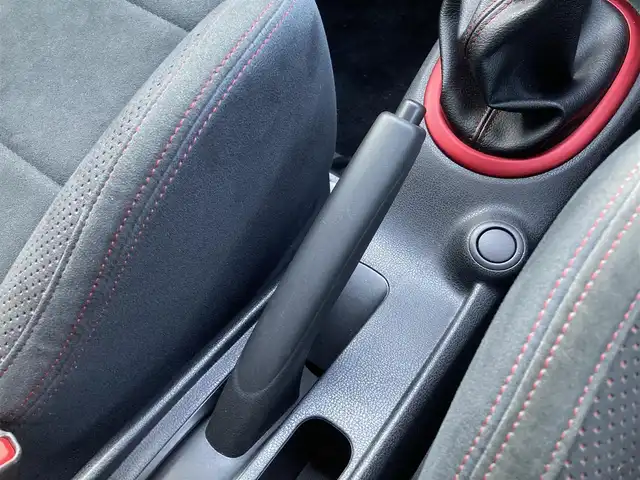 日産 ノート ニスモS 香川県 2017(平29)年 6.7万km ホワイト 純正メモリナビ（MM317D-W ）/・Bluetooth接続/・フルセグTV/・AM/FM/・CD/DVD/バックカメラ/LEDヘッドライト/純正17インチアルミホイール/純正ドアバイザー/純正フロアマット/ETC/プッシュスタート/スマートキー/HKSマフラー/HR16DEエンジン（ニスモ専用チューン）/車速感応電動パワーステアリング/ニスモ専用フロアバンパー/ニスモ専用チューニングスポーツサスペンション/ニスモ専用アルミ製アクセル・ブレーキ・クラッチペダル・アルミ製フットレスト/５MT