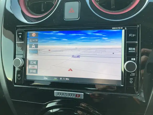 日産 ノート ニスモS 香川県 2017(平29)年 6.7万km ホワイト 純正メモリナビ（MM317D-W ）/・Bluetooth接続/・フルセグTV/・AM/FM/・CD/DVD/バックカメラ/LEDヘッドライト/純正17インチアルミホイール/純正ドアバイザー/純正フロアマット/ETC/プッシュスタート/スマートキー/HKSマフラー/HR16DEエンジン（ニスモ専用チューン）/車速感応電動パワーステアリング/ニスモ専用フロアバンパー/ニスモ専用チューニングスポーツサスペンション/ニスモ専用アルミ製アクセル・ブレーキ・クラッチペダル・アルミ製フットレスト/５MT